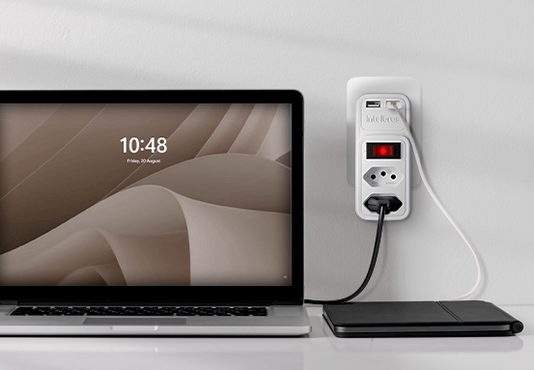 Adaptador De Tomada Intelbras, Preto, 2 Tomadas E 2 Usb - Eac 202