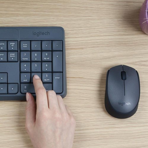 Kit Teclado e Mouse Sem Fio Logitech MK235 USB ABNT2 com Pilhas Inclusas